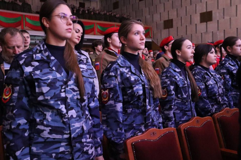 �� ������ ���������� ������ ���������������� ����������� ���������� ����� � 80-����� ������ � ������� ������������� �����