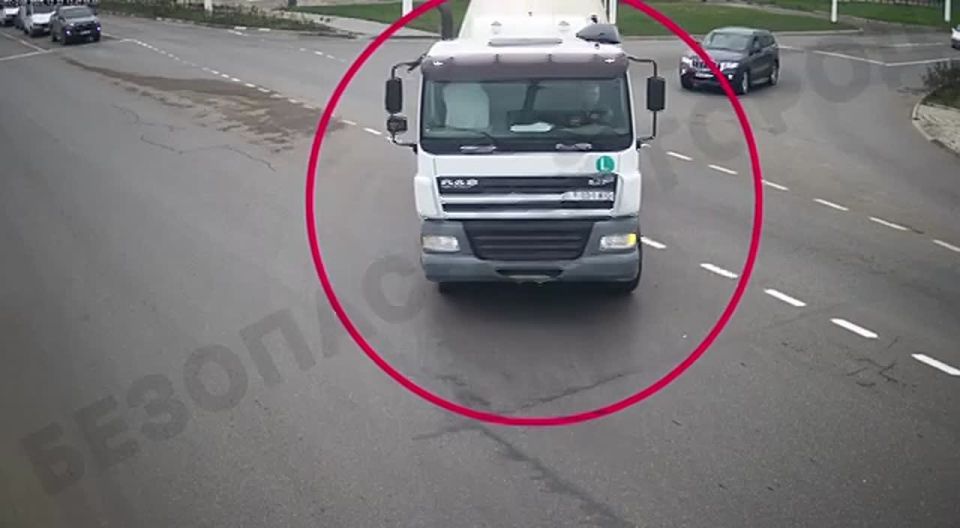 Залил дорогу раствором бетона