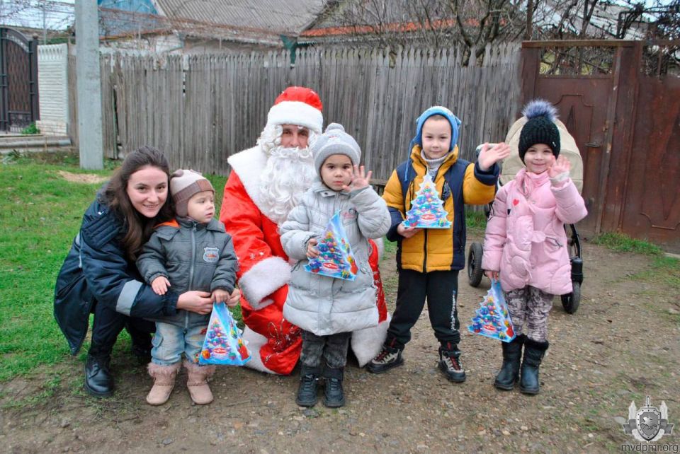 В гостях Дед Мороз – милиционер