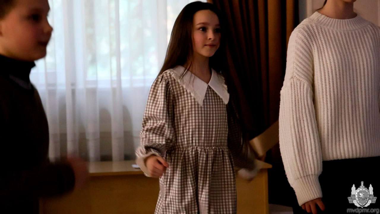 Праздники для любимых чад. В МВД 23 декабря побывали Дед Мороз и Снегурочка Праздники для любимых чад. В МВД 23 декабря побывали Дед Мороз и Снегурочка