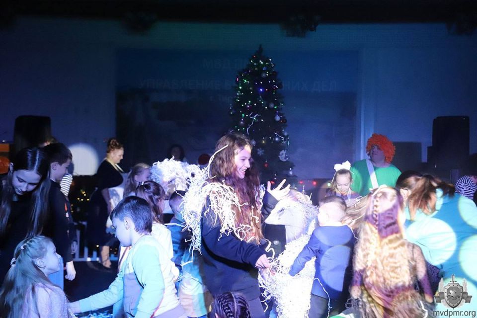 Новогоднее волшебство в УВД: сказка, которую милиционеры создали сами Новогоднее волшебство в УВД: сказка, которую милиционеры создали сами