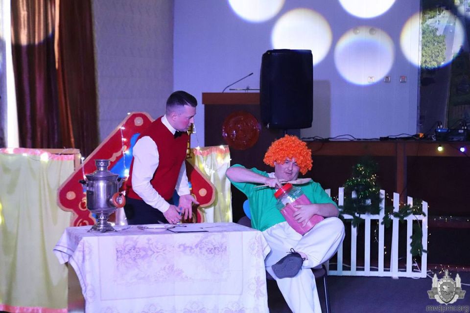 Новогоднее волшебство в УВД: сказка, которую милиционеры создали сами Новогоднее волшебство в УВД: сказка, которую милиционеры создали сами