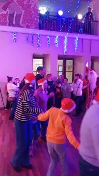 Дети с инвалидностью, Дед Мороз и глава Бендер – все вместе в одном хороводе