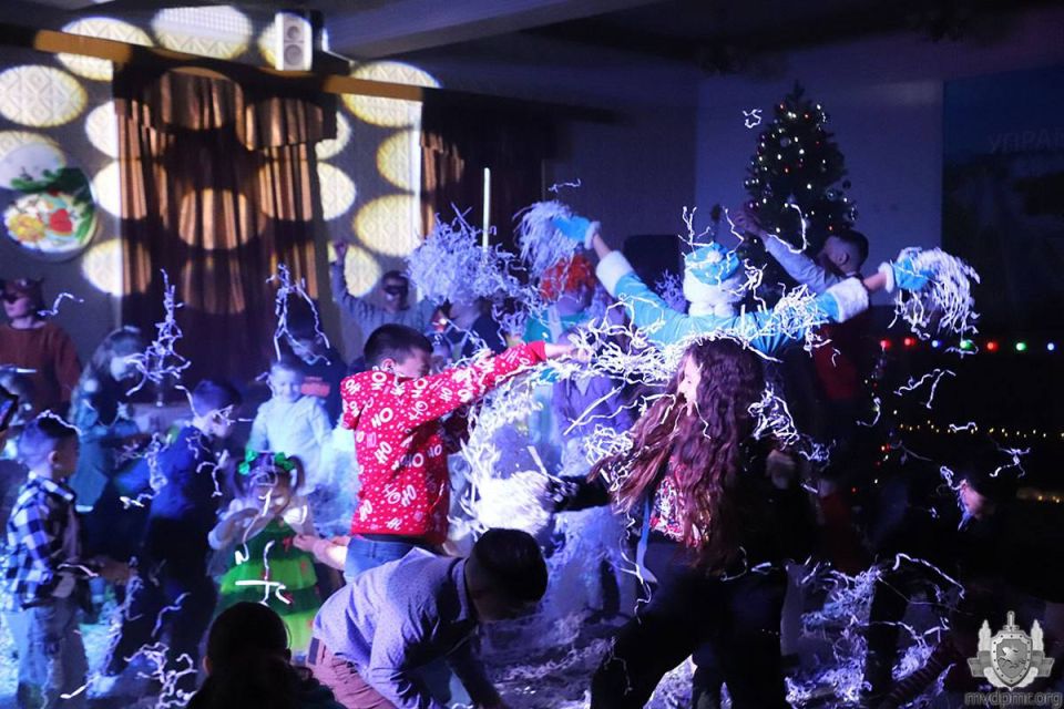 Новогоднее волшебство в УВД: сказка, которую милиционеры создали сами Новогоднее волшебство в УВД: сказка, которую милиционеры создали сами