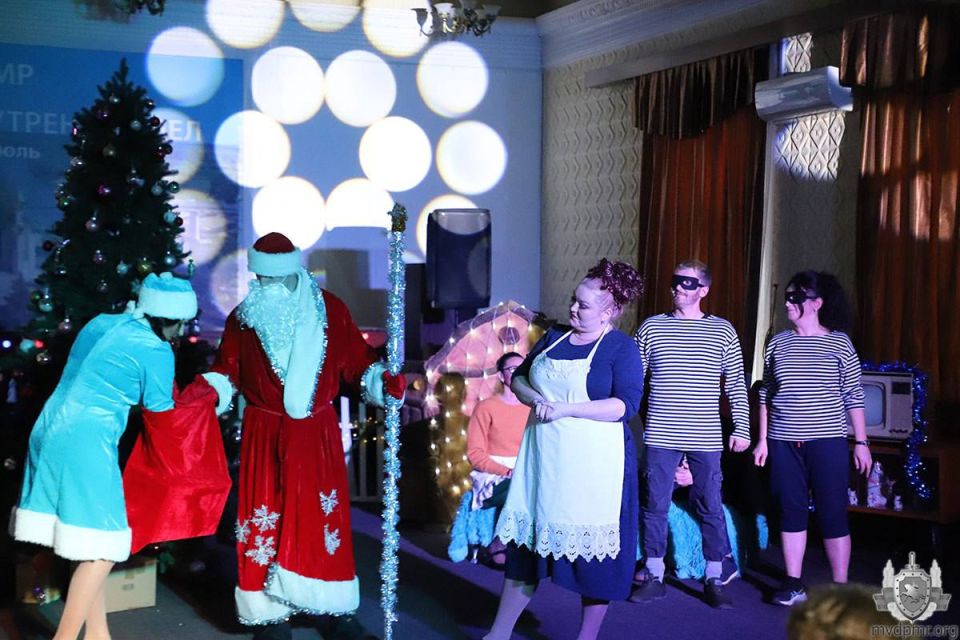 Новогоднее волшебство в УВД: сказка, которую милиционеры создали сами Новогоднее волшебство в УВД: сказка, которую милиционеры создали сами