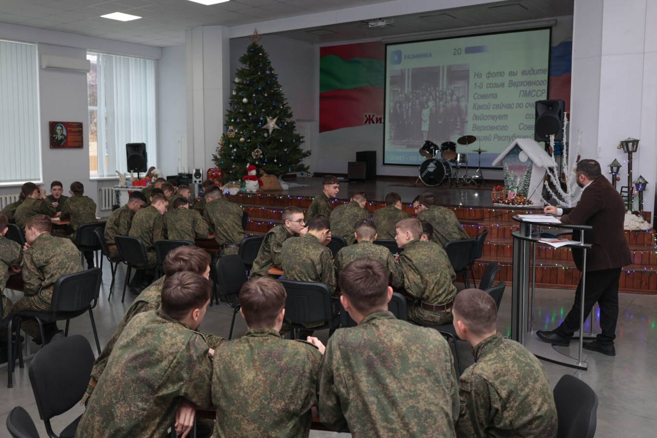 КО ДНЮ КОНСТИТУЦИИ В СУВОРОВСКОМ УЧИЛИЩЕ ПРОВЕЛИ ИНТЕЛЛЕКТУАЛЬНУЮ ВИКТОРИНУ