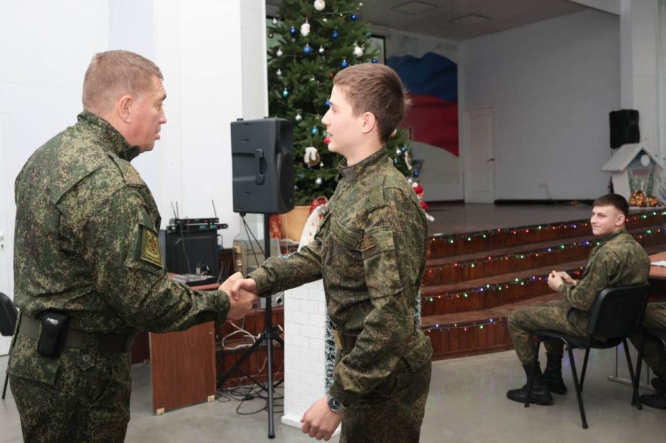 КО ДНЮ КОНСТИТУЦИИ В СУВОРОВСКОМ УЧИЛИЩЕ ПРОВЕЛИ ИНТЕЛЛЕКТУАЛЬНУЮ ВИКТОРИНУ КО ДНЮ КОНСТИТУЦИИ В СУВОРОВСКОМ УЧИЛИЩЕ ПРОВЕЛИ ИНТЕЛЛЕКТУАЛЬНУЮ ВИКТОРИНУ