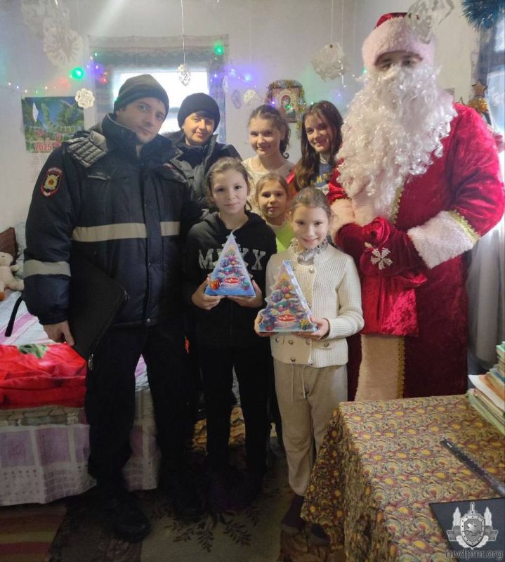Дед Мороз – милиционер поздравил ребятишек Каменского района