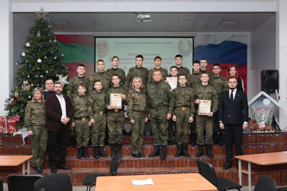 КО ДНЮ КОНСТИТУЦИИ В СУВОРОВСКОМ УЧИЛИЩЕ ПРОВЕЛИ ИНТЕЛЛЕКТУАЛЬНУЮ ВИКТОРИНУ КО ДНЮ КОНСТИТУЦИИ В СУВОРОВСКОМ УЧИЛИЩЕ ПРОВЕЛИ ИНТЕЛЛЕКТУАЛЬНУЮ ВИКТОРИНУ