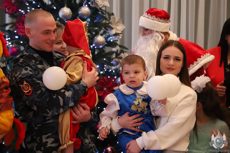 Праздник в Доме ребёнка. В Республиканском специализированном Доме ребёнка 26 декабря состоялся новогодний утренник Праздник в Доме ребёнка. В Республиканском специализированном Доме ребёнка 26 декабря состоялся новогодний утренник