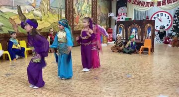 Пока взрослые спешат, считают и подводят итоги года, в столичных детских садах — своя, особая жизнь