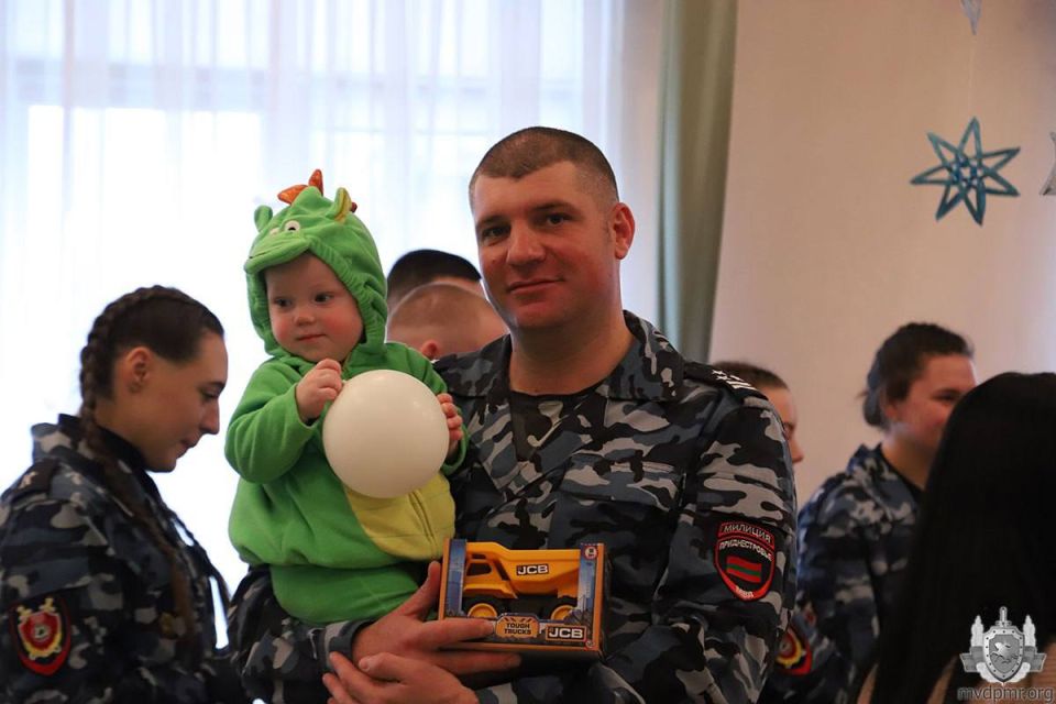 Праздник в Доме ребёнка. В Республиканском специализированном Доме ребёнка 26 декабря состоялся новогодний утренник Праздник в Доме ребёнка. В Республиканском специализированном Доме ребёнка 26 декабря состоялся новогодний утренник