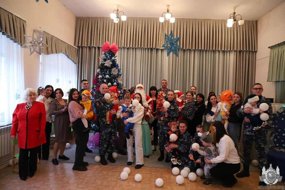 Праздник в Доме ребёнка. В Республиканском специализированном Доме ребёнка 26 декабря состоялся новогодний утренник Праздник в Доме ребёнка. В Республиканском специализированном Доме ребёнка 26 декабря состоялся новогодний утренник