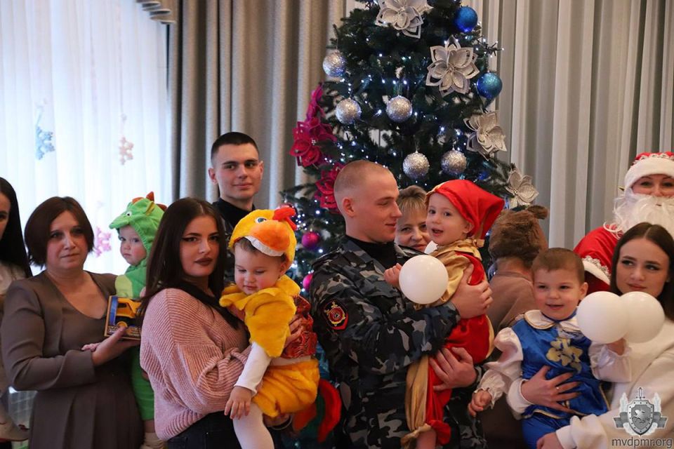 Праздник в Доме ребёнка. В Республиканском специализированном Доме ребёнка 26 декабря состоялся новогодний утренник Праздник в Доме ребёнка. В Республиканском специализированном Доме ребёнка 26 декабря состоялся новогодний утренник