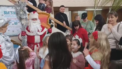 Песни, игры, улыбки и праздничное настроение — всё ради главного зимнего волшебника