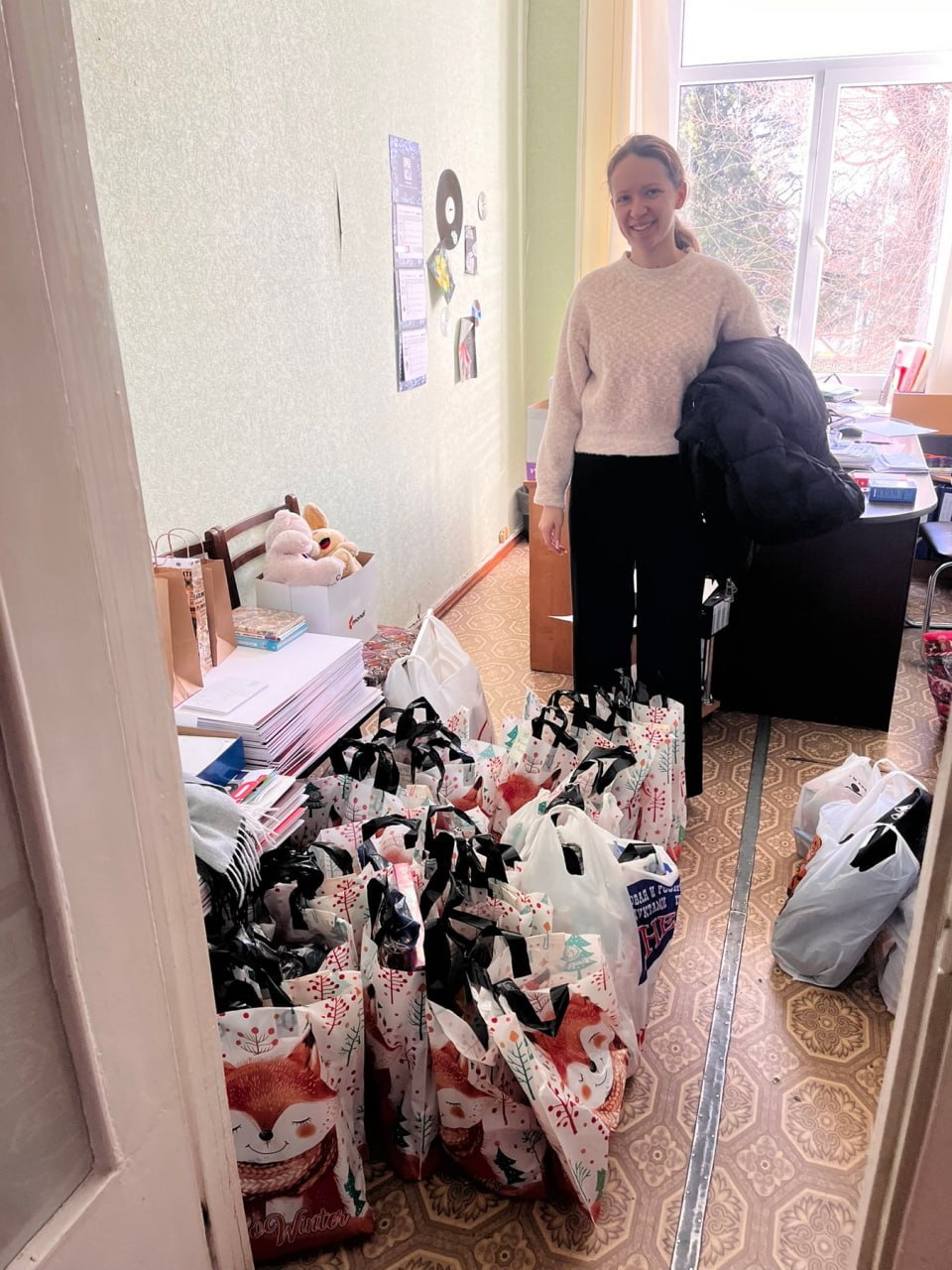 Добровольными помощниками главного новогоднего волшебника в исполнении желаний приднестровских мальчиков и девочек стали в этом году представители разных профессий и поколений Добровольными помощниками главного новогоднего волшебника в исполнении желаний приднестровских мальчиков и девочек стали в этом году представители разных профессий и поколений