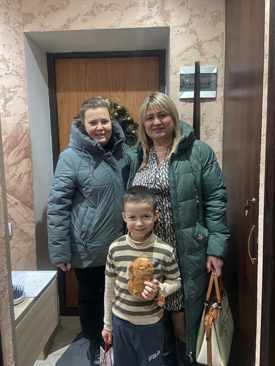 Добровольными помощниками главного новогоднего волшебника в исполнении желаний приднестровских мальчиков и девочек стали в этом году представители разных профессий и поколений Добровольными помощниками главного новогоднего волшебника в исполнении желаний приднестровских мальчиков и девочек стали в этом году представители разных профессий и поколений