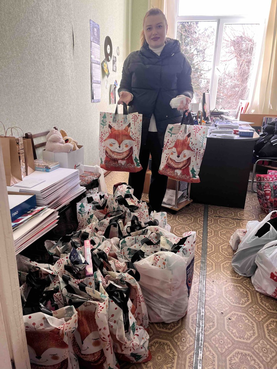 Добровольными помощниками главного новогоднего волшебника в исполнении желаний приднестровских мальчиков и девочек стали в этом году представители разных профессий и поколений Добровольными помощниками главного новогоднего волшебника в исполнении желаний приднестровских мальчиков и девочек стали в этом году представители разных профессий и поколений