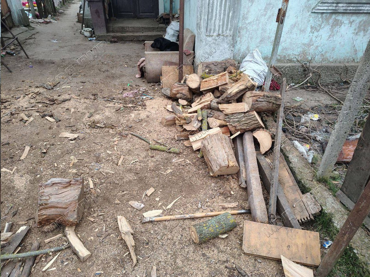 Девочка из Кицкан отрубила себе мизинец, когда играла с кухонным топором