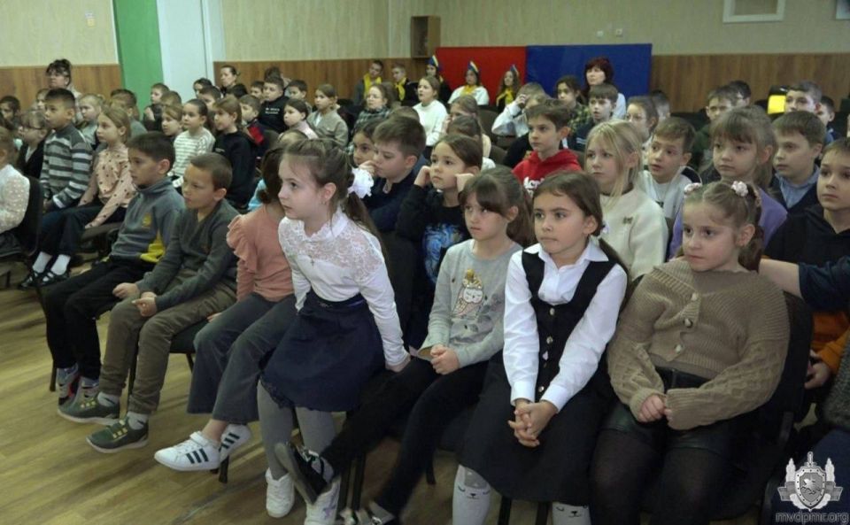 Детям о правилах безопасности на дорогах Детям о правилах безопасности на дорогах