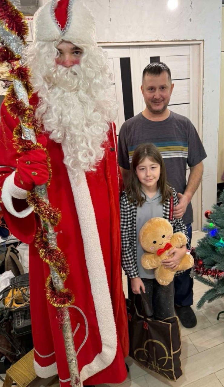 Добровольными помощниками главного новогоднего волшебника в исполнении желаний приднестровских мальчиков и девочек стали в этом году представители разных профессий и поколений Добровольными помощниками главного новогоднего волшебника в исполнении желаний приднестровских мальчиков и девочек стали в этом году представители разных профессий и поколений