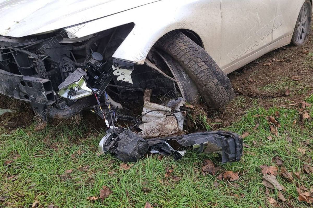 В Бендерах по Ермакова иномарка «вылетела» с проезжей части