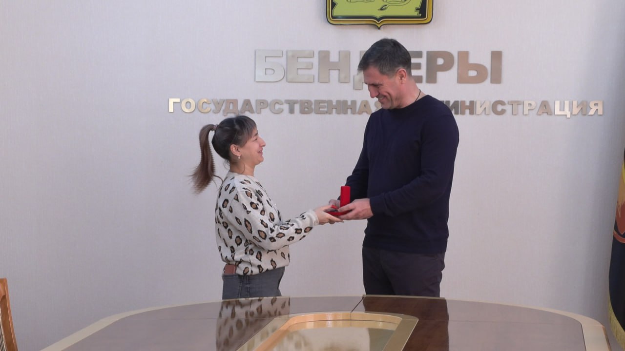 Накануне Нового года в Государственной администрации Бендер вручили ключи от новых квартир многодетным мамам