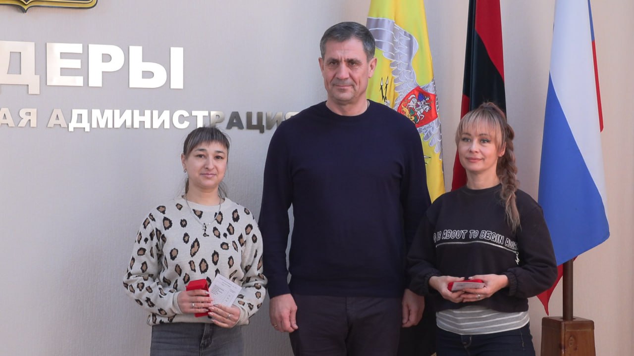 Накануне Нового года в Государственной администрации Бендер вручили ключи от новых квартир многодетным мамам Накануне Нового года в Государственной администрации Бендер вручили ключи от новых квартир многодетным мамам