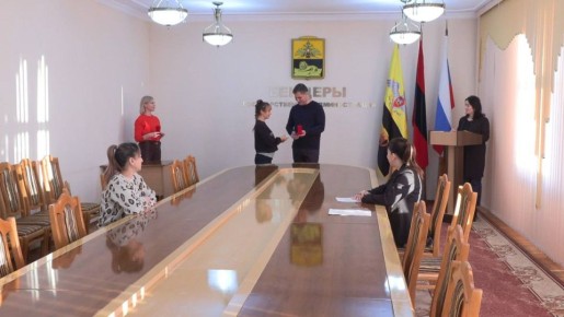 Накануне Нового года в Бендерах многодетным мамам вручили ключи от новых квартир