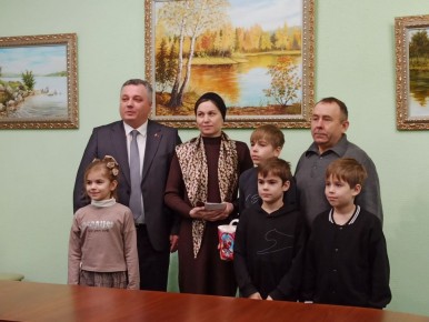 Анна Попова из Дубоссар воспитывает десятерых детей — накануне ей вручили орден «Мать-героиня»