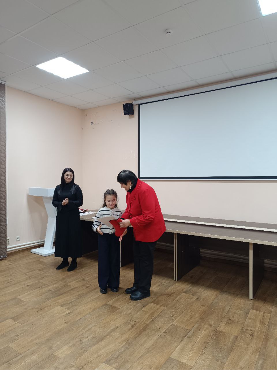 Сегодня в ГУ "Приднестровская газета" состоялась награждение лауреатов творческого конкурса «Поезия маикэ!» Сегодня в ГУ "Приднестровская газета" состоялась награждение лауреатов творческого конкурса «Поезия маикэ!»