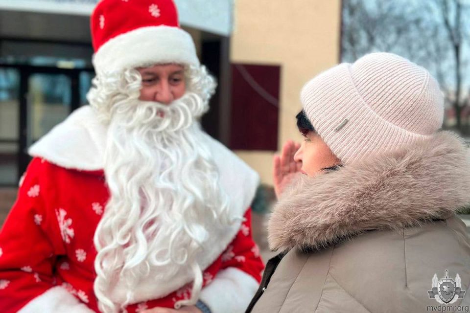 Предновогодний сюрприз. Приподнятое настроение у сотрудников и работников Центрального аппарата МВД было с самого утра Предновогодний сюрприз. Приподнятое настроение у сотрудников и работников Центрального аппарата МВД было с самого утра