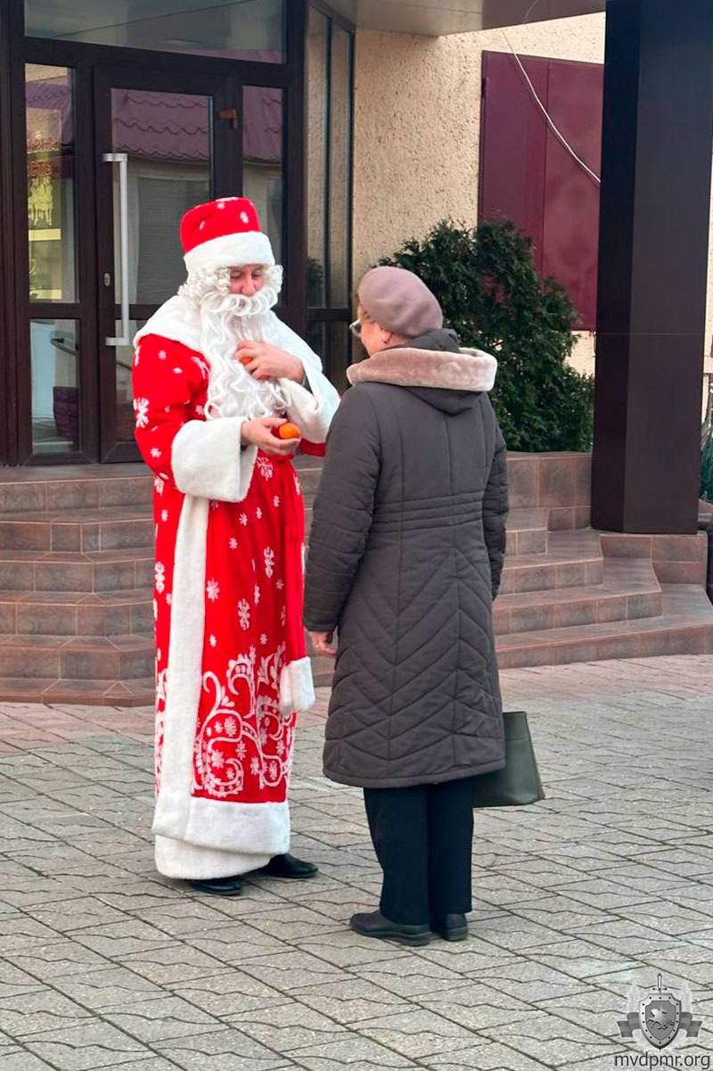 Предновогодний сюрприз. Приподнятое настроение у сотрудников и работников Центрального аппарата МВД было с самого утра Предновогодний сюрприз. Приподнятое настроение у сотрудников и работников Центрального аппарата МВД было с самого утра