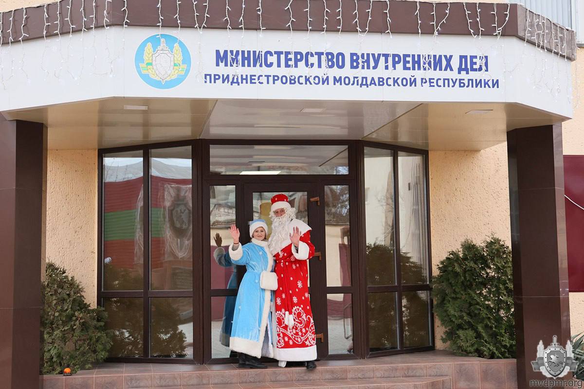 Предновогодний сюрприз. Приподнятое настроение у сотрудников и работников Центрального аппарата МВД было с самого утра Предновогодний сюрприз. Приподнятое настроение у сотрудников и работников Центрального аппарата МВД было с самого утра