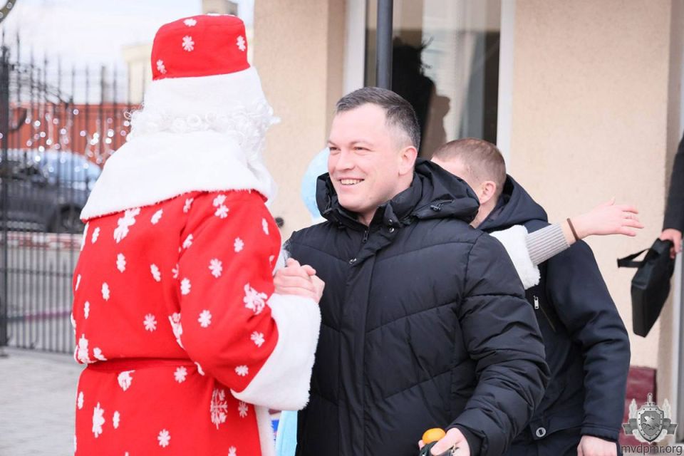 Предновогодний сюрприз. Приподнятое настроение у сотрудников и работников Центрального аппарата МВД было с самого утра Предновогодний сюрприз. Приподнятое настроение у сотрудников и работников Центрального аппарата МВД было с самого утра