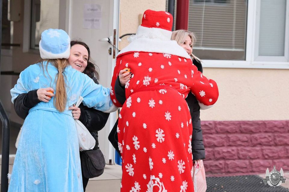 Предновогодний сюрприз. Приподнятое настроение у сотрудников и работников Центрального аппарата МВД было с самого утра Предновогодний сюрприз. Приподнятое настроение у сотрудников и работников Центрального аппарата МВД было с самого утра