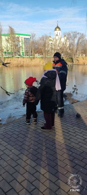 Осторожно: тонкий лёд!. В новогоднюю ночь в столице некоторые водоёмы сковал тонкий лёд Осторожно: тонкий лёд!. В новогоднюю ночь в столице некоторые водоёмы сковал тонкий лёд