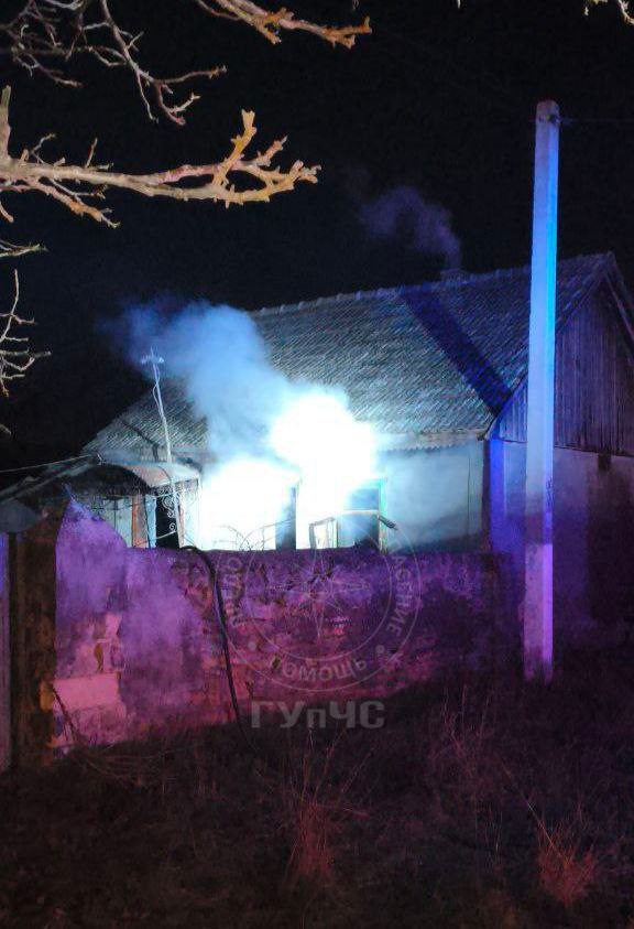 Пожар в Дубоссарах. Вечером, 2 января, жители дома по улице Димитрова увидели дым из окон соседской летней кухни и вызвали пожарных