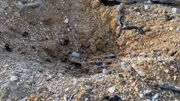 Ущерб и жертвы в военном комплексе Фуэрте-Тиуна в южных пригородах венесуэльской столицы Каракаса в результате операции Соединенных Штатов на первом видео