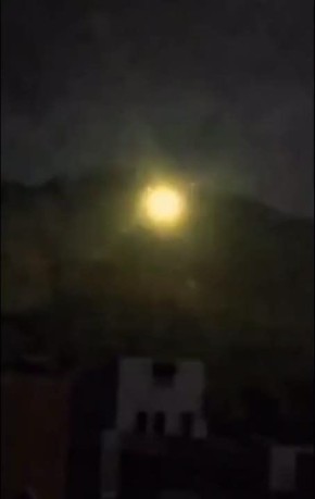 Появилось видео атаки американского вертолёта Апач на очень близкой дистанции