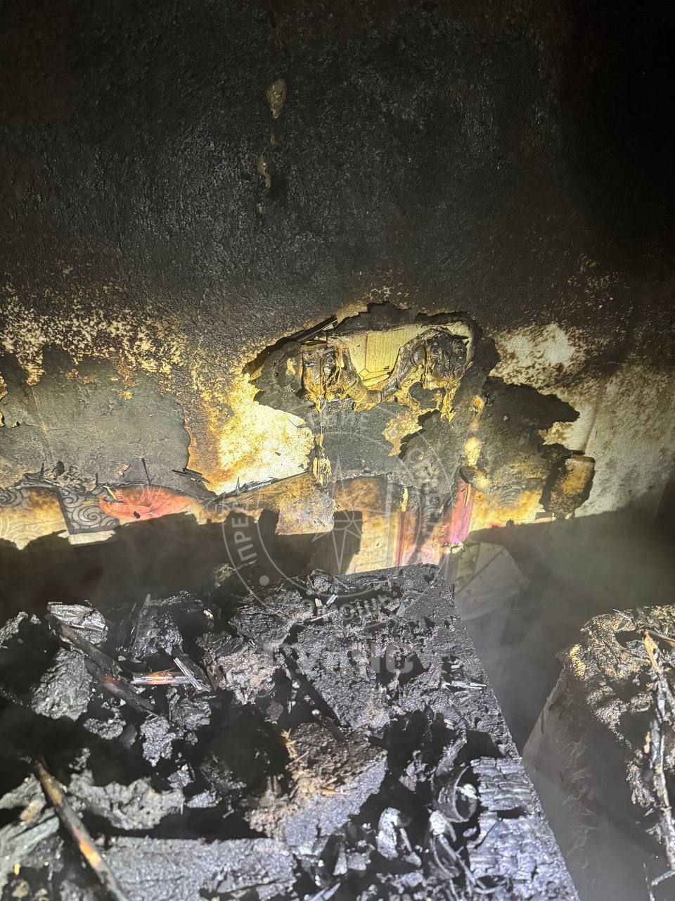 ПОЖАР В ПАРКАНАХ. Вчера, около трёх ночи хозяйка дома пошла на кухню и увидела дым из котельной ПОЖАР В ПАРКАНАХ. Вчера, около трёх ночи хозяйка дома пошла на кухню и увидела дым из котельной