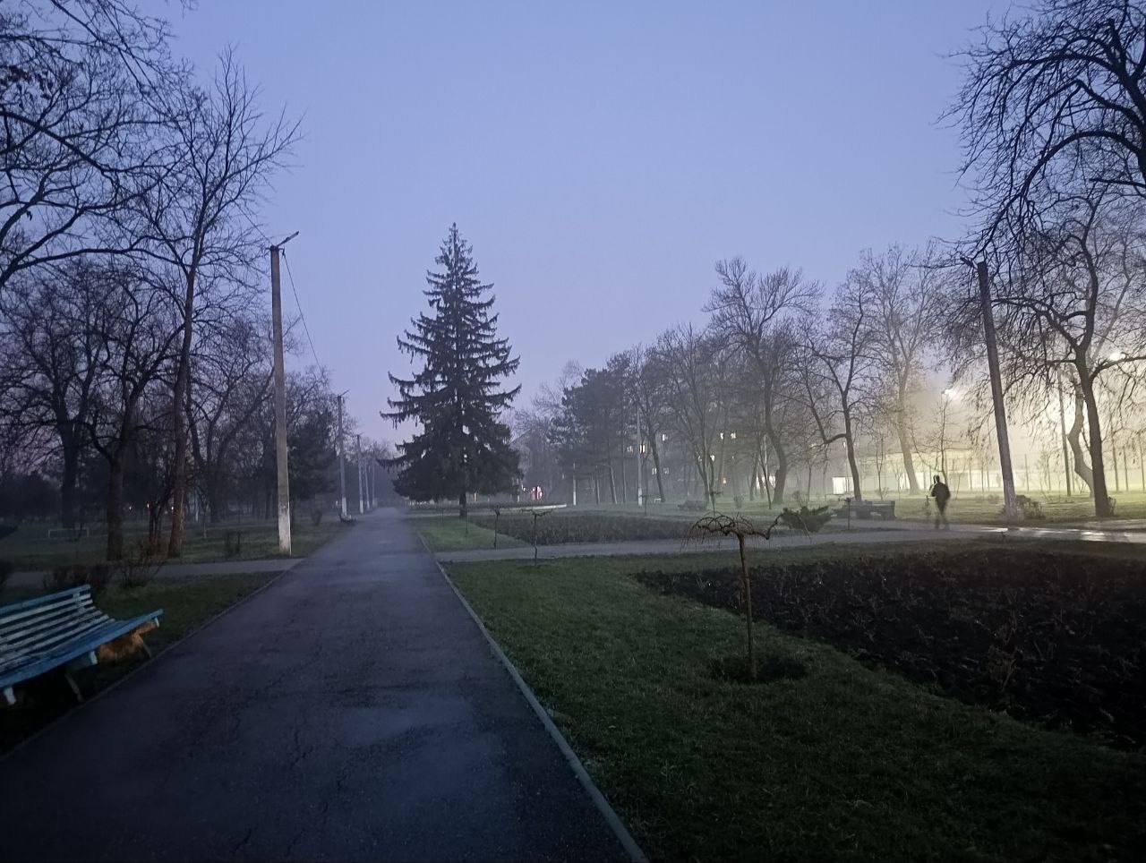 Серо и сыро. Туман окутал город на целый день Серо и сыро. Туман окутал город на целый день