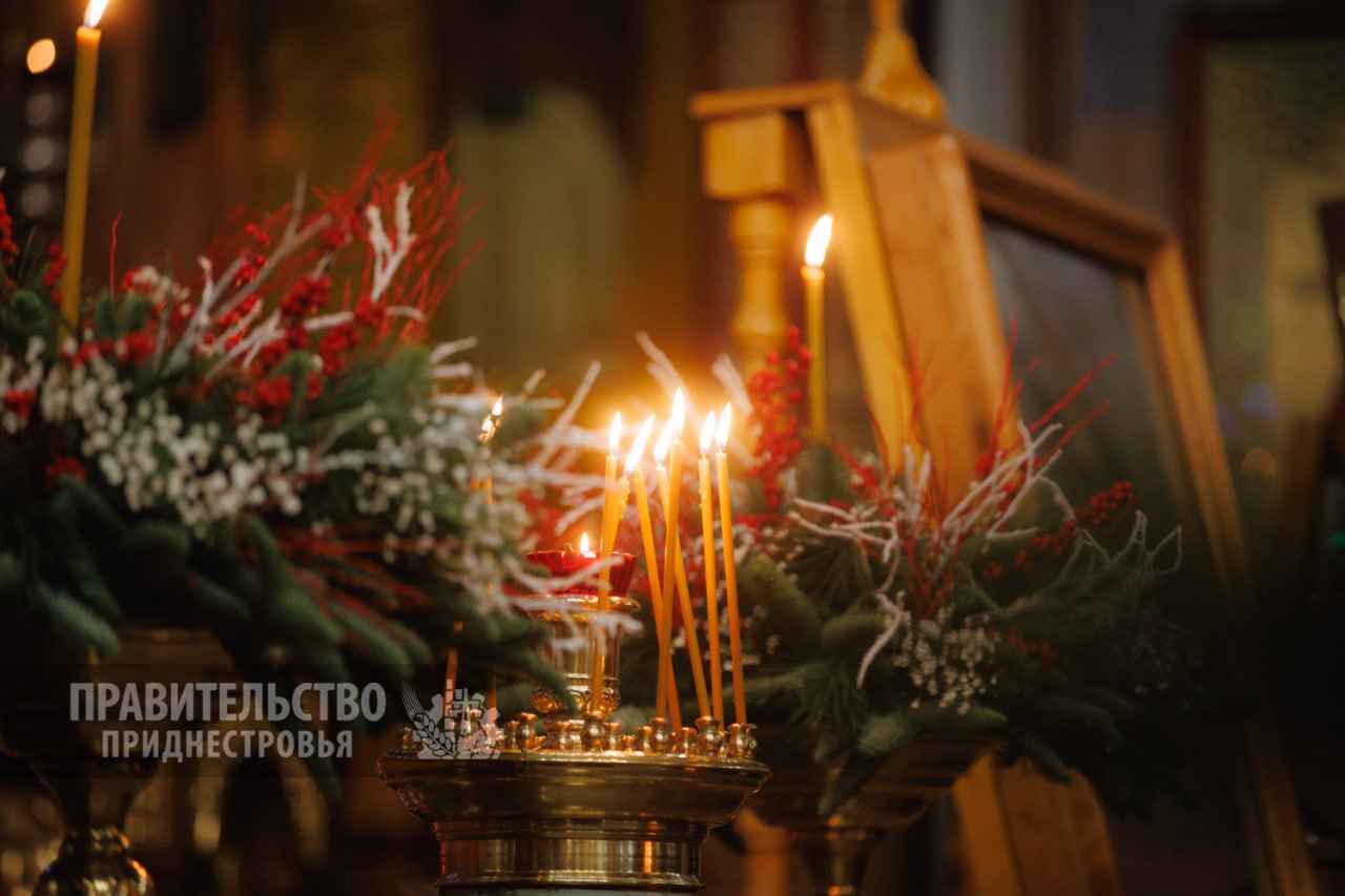 Председатель Правительства и спикер парламента приняли участие в праздничном рождественском богослужении в кафедральном соборе Рождества Христова в Тирасполе Председатель Правительства и спикер парламента приняли участие в праздничном рождественском богослужении в кафедральном соборе Рождества Христова в Тирасполе