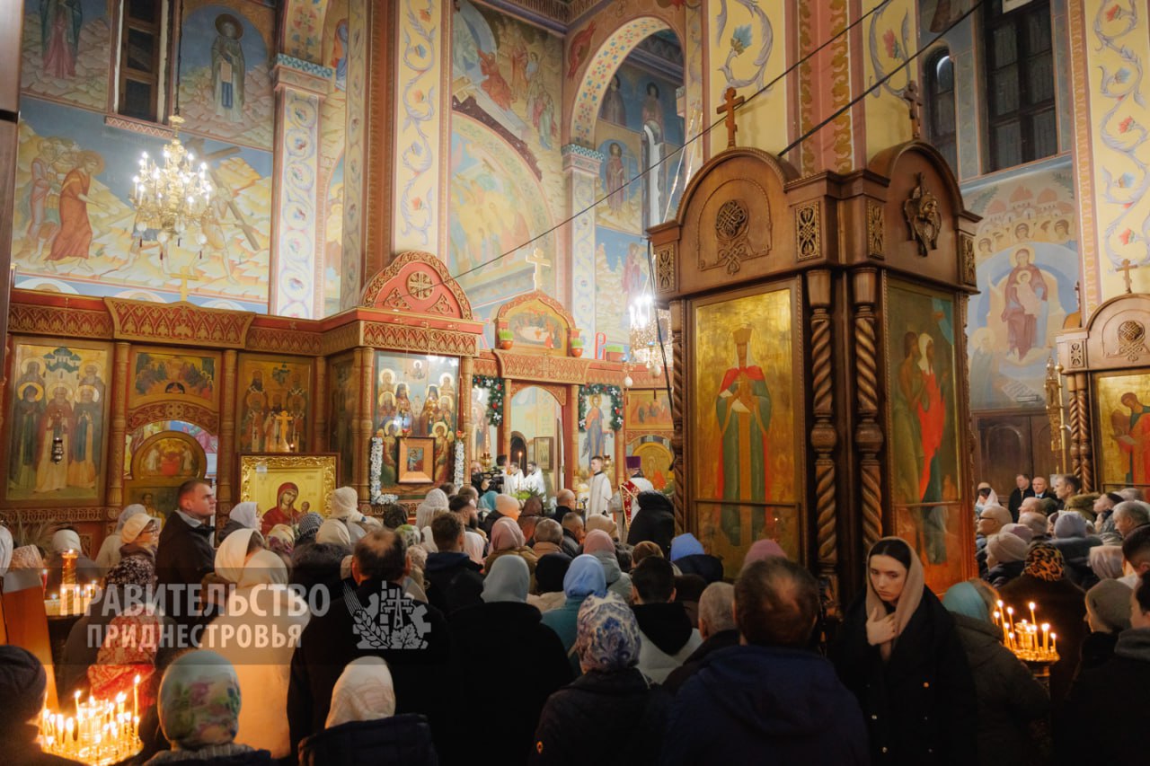 Председатель Правительства и спикер парламента приняли участие в праздничном рождественском богослужении в кафедральном соборе Рождества Христова в Тирасполе Председатель Правительства и спикер парламента приняли участие в праздничном рождественском богослужении в кафедральном соборе Рождества Христова в Тирасполе