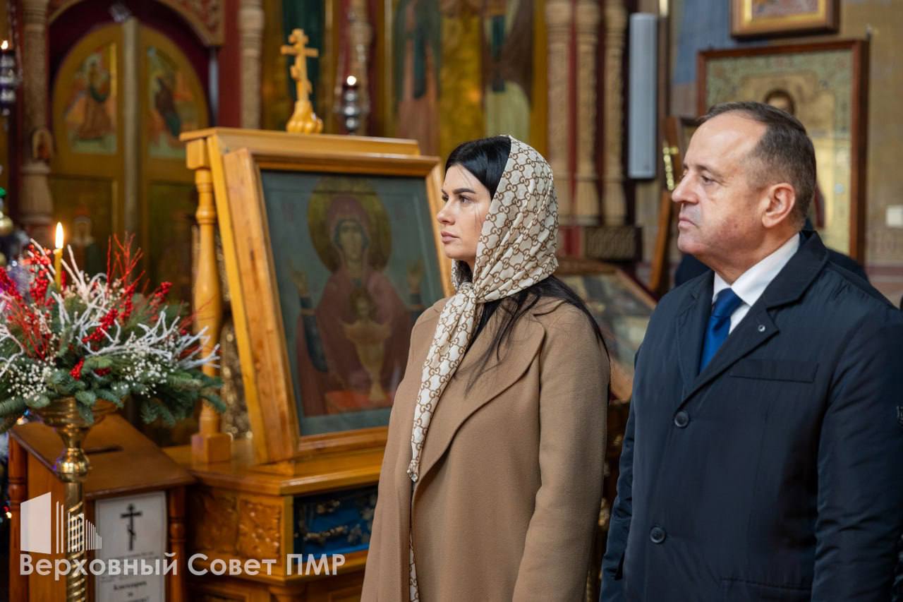 Председатель Правительства и спикер парламента приняли участие в праздничном рождественском богослужении в кафедральном соборе Рождества Христова в Тирасполе Председатель Правительства и спикер парламента приняли участие в праздничном рождественском богослужении в кафедральном соборе Рождества Христова в Тирасполе