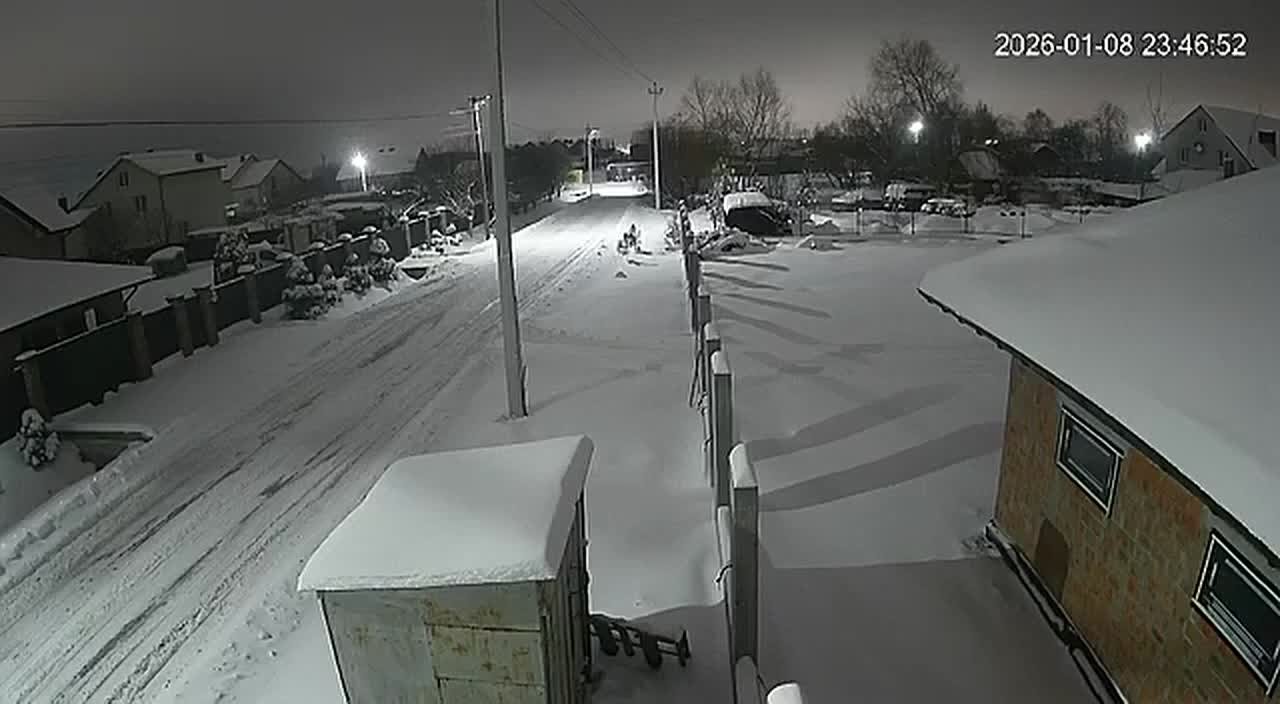 Российские войска в ответ на террористическую атаку Киева по резиденции Путина нанесли в ночь на пятницу массированный удар по критически важным объектам на Украине, сообщило Минобороны РФ