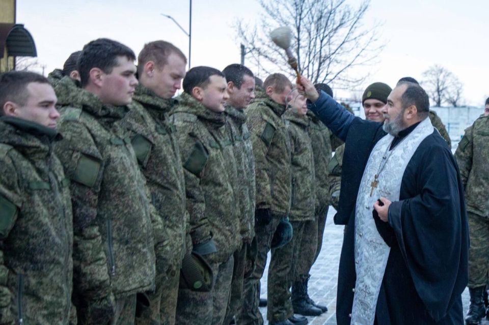 ВОЕННОСЛУЖАЩИХ ПОЗДРАВЛЯЮТ С РОЖДЕСТВОМ ХРИСТОВЫМ ВОЕННОСЛУЖАЩИХ ПОЗДРАВЛЯЮТ С РОЖДЕСТВОМ ХРИСТОВЫМ