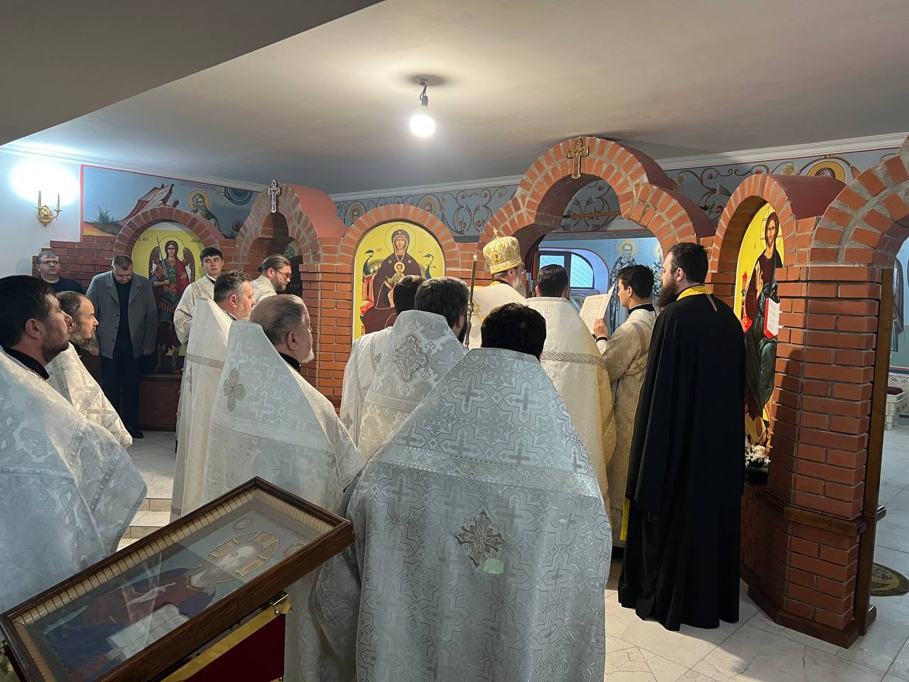 11 января в нижнем храме собора Архангела Михаила архиепископ Тираспольский и Дубоссарский Савва совершил Божественную литургию, приуроченную к престольному празднику храма 11 января в нижнем храме собора Архангела Михаила архиепископ Тираспольский и Дубоссарский Савва совершил Божественную литургию, приуроченную к престольному празднику храма