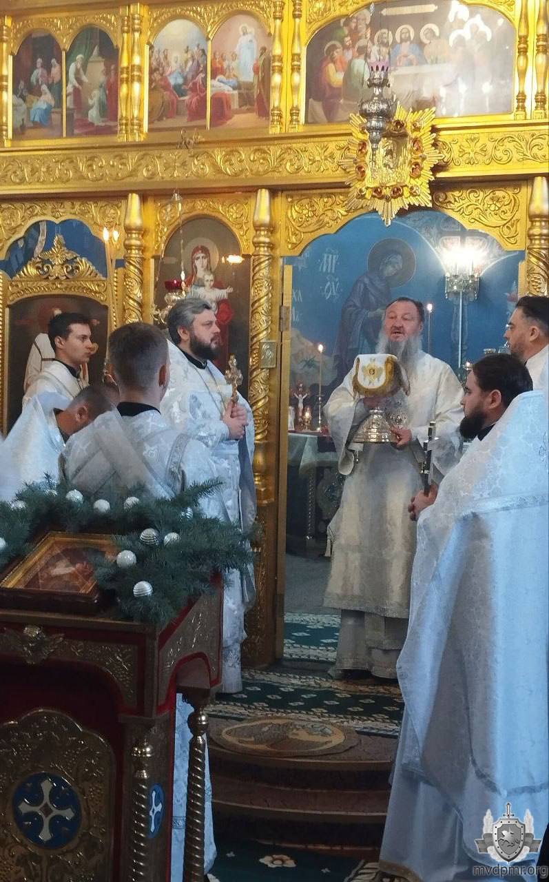 Каменские милиционеры испросили благословения у Владыки Саввы Каменские милиционеры испросили благословения у Владыки Саввы