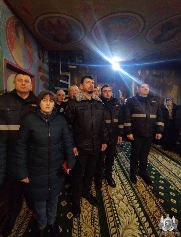 Каменские милиционеры испросили благословения у Владыки Саввы
